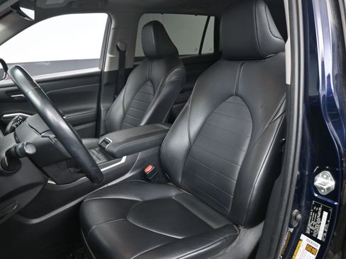 Used 2020 Toyota Highlander XLE image 17