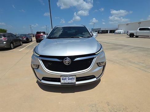 Used 2022 Buick Enclave Essence w/ Sport Touring Edition FWD image 3