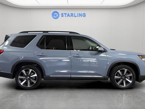Used 2025 Honda Pilot Touring image 11