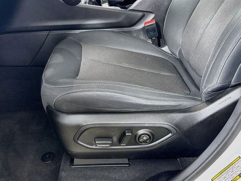 Used 2023 Jeep Grand Cherokee Laredo image 20