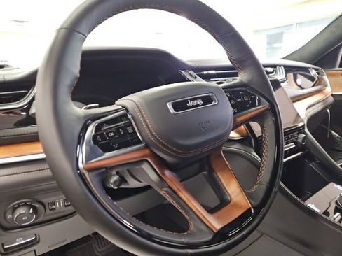 New 2025 Jeep Grand Cherokee Summit image 20