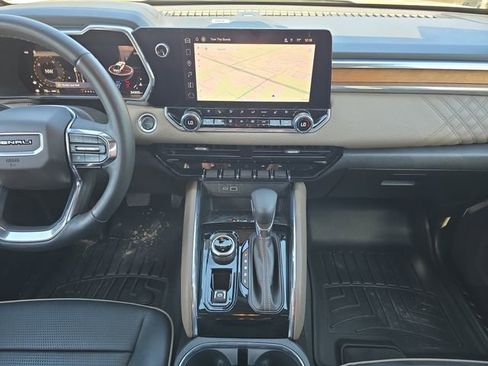 Used 2024 GMC Canyon Denali image 11