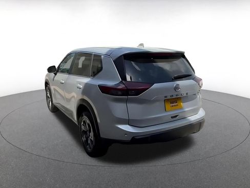 Used 2025 Nissan Rogue SV image 15
