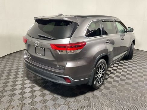 Used 2017 Toyota Highlander SE AWD/4WD image 19