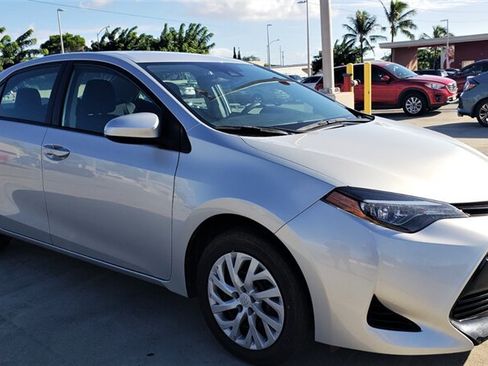 Used 2018 Toyota Corolla LE FWD image 4