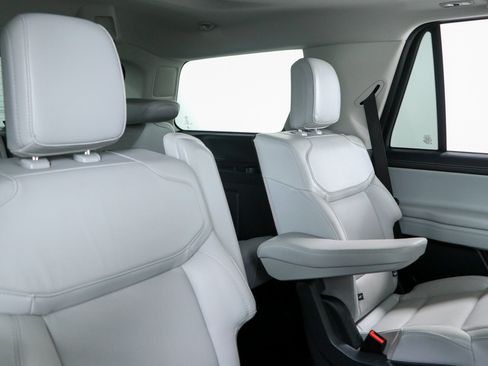 Used 2025 Ford Expedition Platinum AWD/4WD image 30
