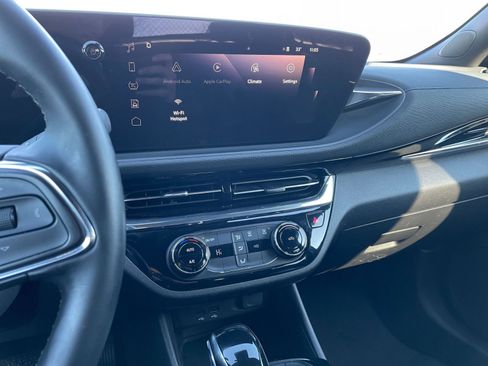 Used 2025 Buick Envista Sport Touring image 18