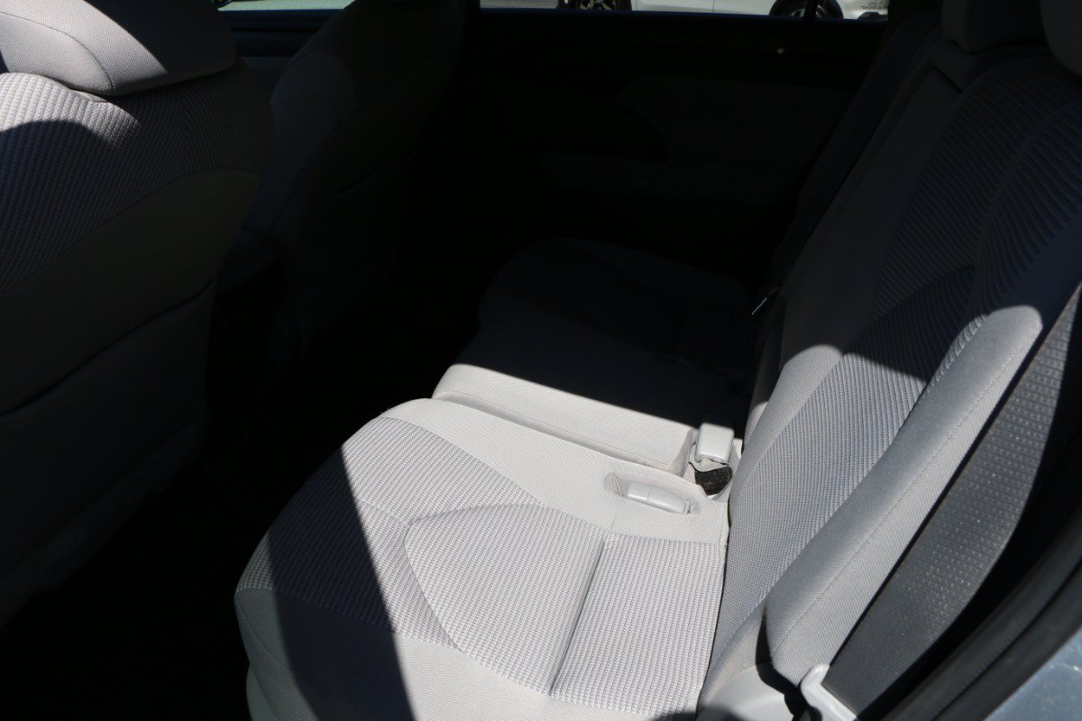 Used 2022 Toyota Highlander LE FWD image 25