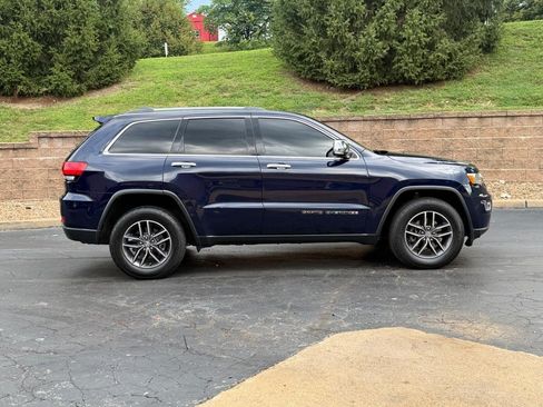 Used 2018 Jeep Grand Cherokee Limited AWD/4WD image 2