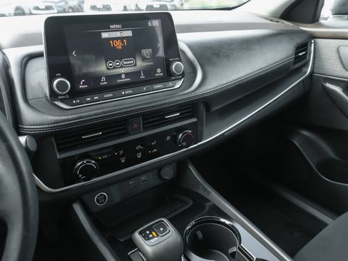 Used 2023 Nissan Rogue S AWD/4WD image 9