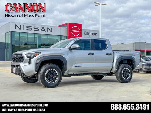 Used 2024 Toyota Tacoma TRD Off-Road image 1