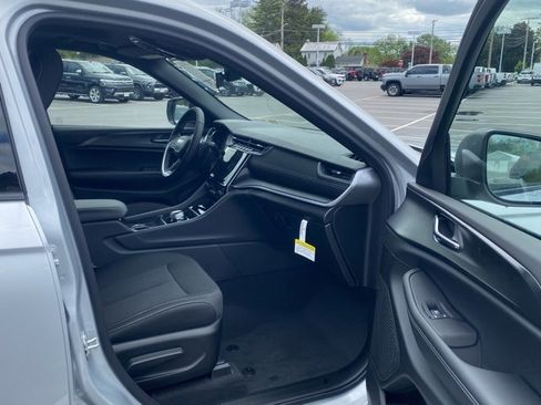 New 2025 Jeep Grand Cherokee L Laredo w/ Luxury Tech Group I image 27