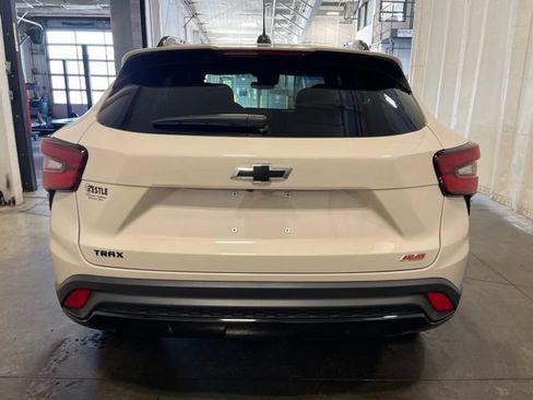 Used 2026 Chevrolet Trax RS FWD image 5