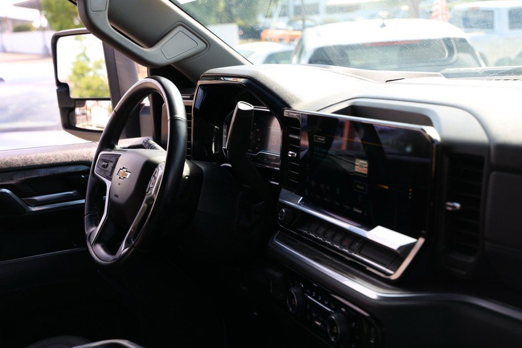 Used 2024 Chevrolet Silverado 2500 LTZ AWD/4WD image 21