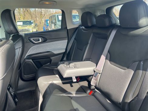 Used 2022 Jeep Compass Latitude w/ Sun and Sound Group image 19