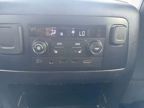Used 2020 Chevrolet Suburban Premier AWD/4WD image 14