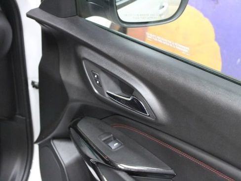 Used 2024 Chevrolet Trax RS w/ Sunroof Package FWD image 11