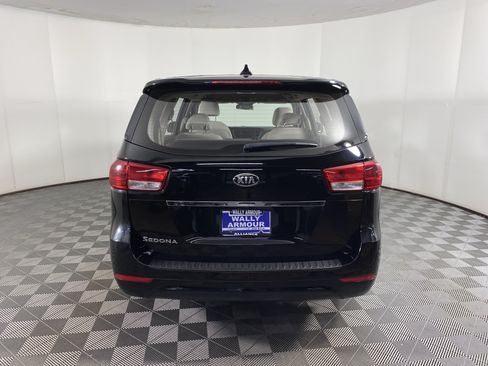 Used 2018 Kia Sedona L FWD image 7