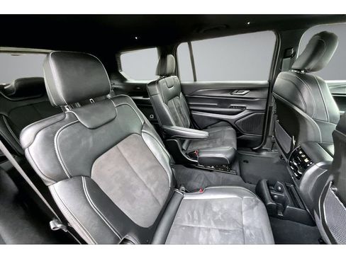 Certified 2025 Jeep Grand Cherokee L Altitude image 24