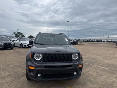 Used 2023 Jeep Renegade Altitude AWD/4WD image 3