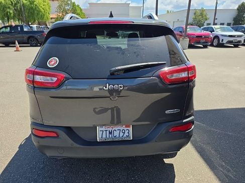 Used 2016 Jeep Cherokee Latitude w/ Safety/Convenience Group FWD image 5