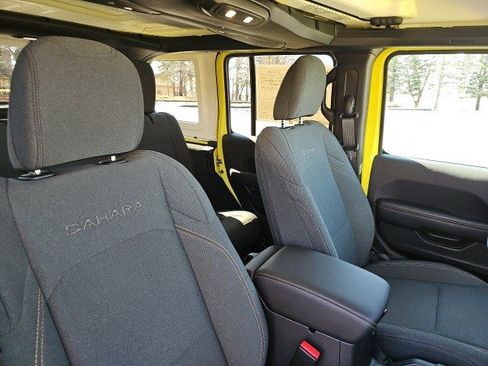 Used 2024 Jeep Wrangler Sahara image 12