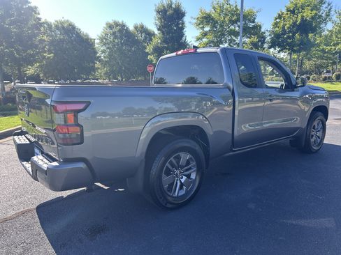 Used 2025 Nissan Frontier SV RWD image 10