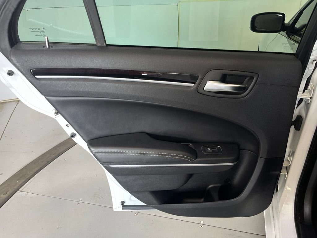 Used 2019 Chrysler 300 S w/ 300S Premium Group 2 RWD image 27