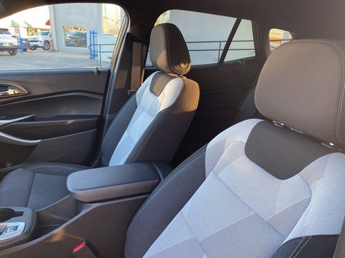 New 2026 Chevrolet Trax RS w/ Sunroof Package image 17