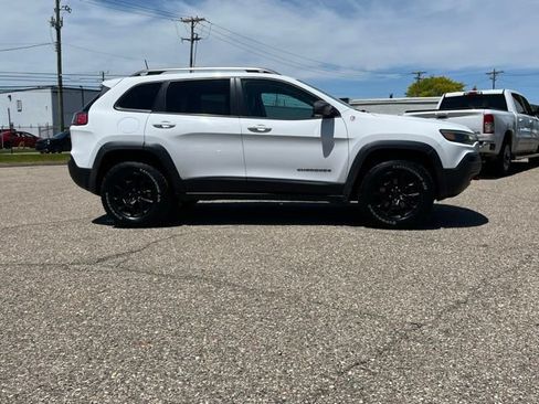 Used 2019 Jeep Cherokee Trailhawk w/ Cold Weather Group AWD/4WD image 6