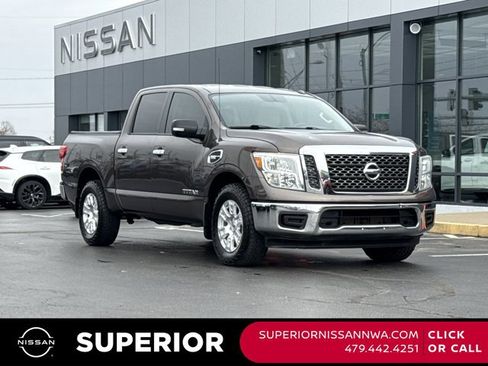 Used 2017 Nissan Titan SV image 1