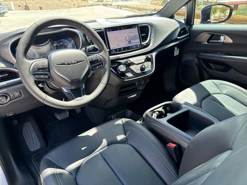New 2026 Chrysler Pacifica Select FWD image 10