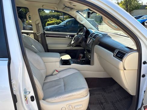Used 2015 Lexus GX 460 w/ Premium Package AWD/4WD image 23