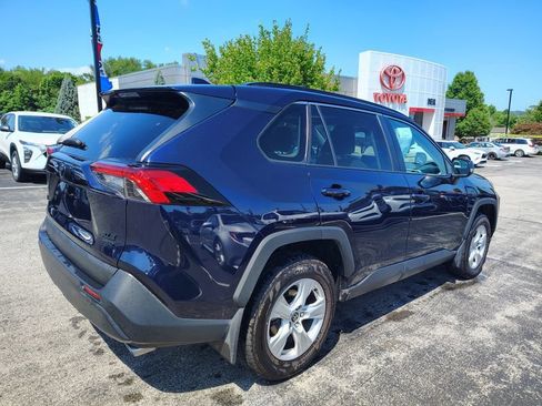 Used 2021 Toyota RAV4 XLE w/ Convenience Package AWD/4WD image 4