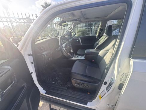 Used 2020 Toyota 4Runner SR5 Premium w/ Moonroof Package AWD/4WD image 4