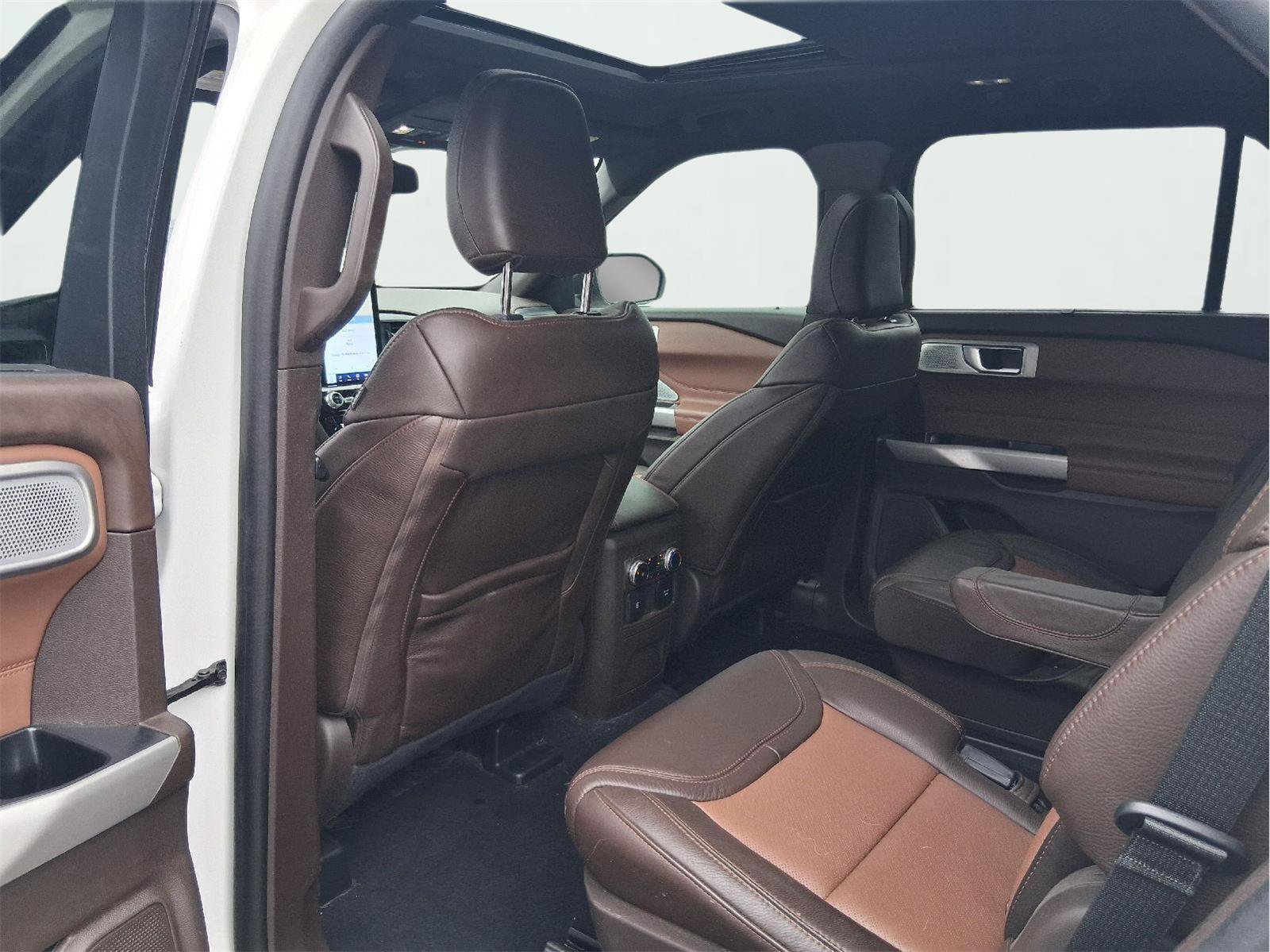 Used 2024 Ford Explorer King Ranch w/ Technology Package RWD image 25