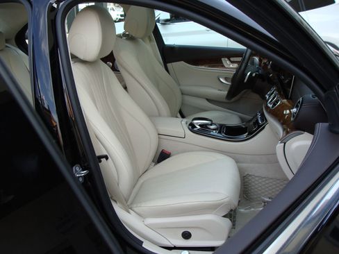 Used 2018 Mercedes-Benz E 300 E 300 image 10