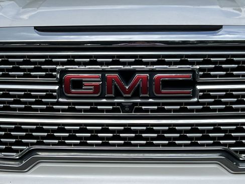 Used 2020 GMC Sierra 1500 Denali w/ Denali Ultimate Package AWD/4WD image 12