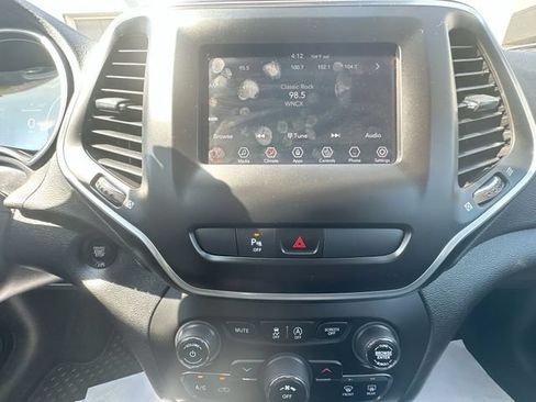 Used 2020 Jeep Cherokee Latitude Plus AWD/4WD image 18