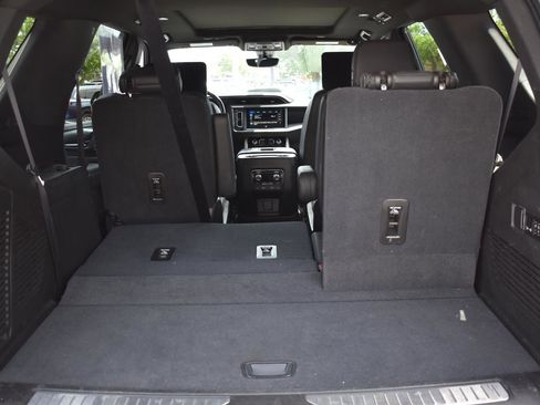 Used 2021 GMC Yukon Denali w/ Denali Ultimate Package AWD/4WD image 19