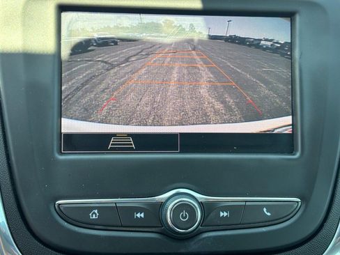 Used 2023 Chevrolet Equinox LS image 21