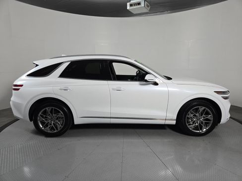 Used 2025 Genesis GV70 2.5T AWD/4WD image 3