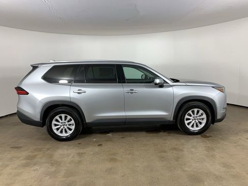 Used 2025 Toyota Grand Highlander FWD image 7