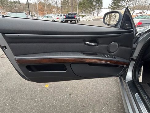 Used 2013 BMW 335i Convertible image 18