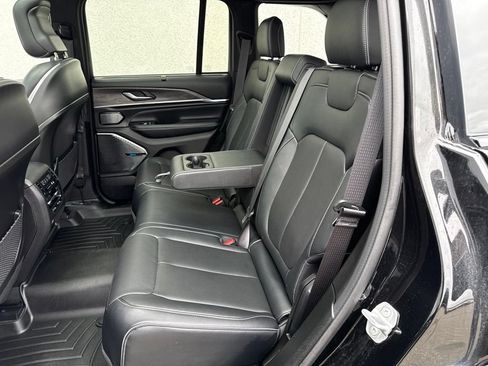 Used 2022 Jeep Grand Cherokee Overland w/ Adv Protech Group III AWD/4WD image 24