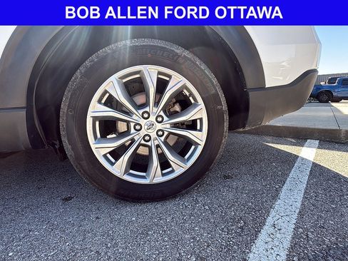 Used 2023 Ford Explorer Limited w/ Equipment Group 301A AWD/4WD image 9