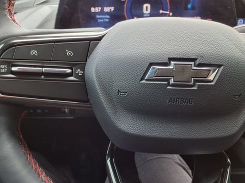 Used 2025 Chevrolet Equinox EV RS FWD image 22