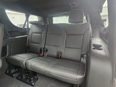 Used 2025 Chevrolet Suburban Premier AWD/4WD image 24