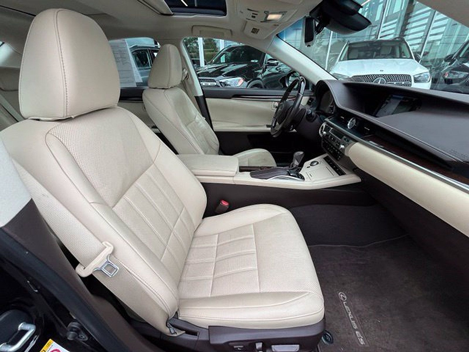 Used 2018 Lexus ES 350 w/ Luxury Package w/Wood Trim FWD image 11