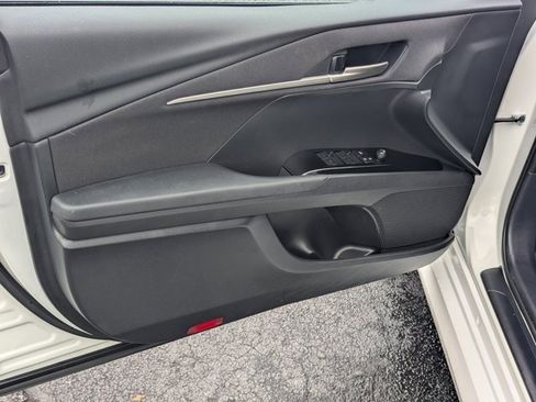 Used 2025 Toyota Camry LE w/ Convenience Package image 10